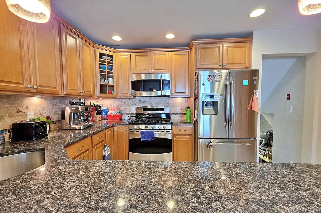 110 Briarwood Lane Plainview NY 11803