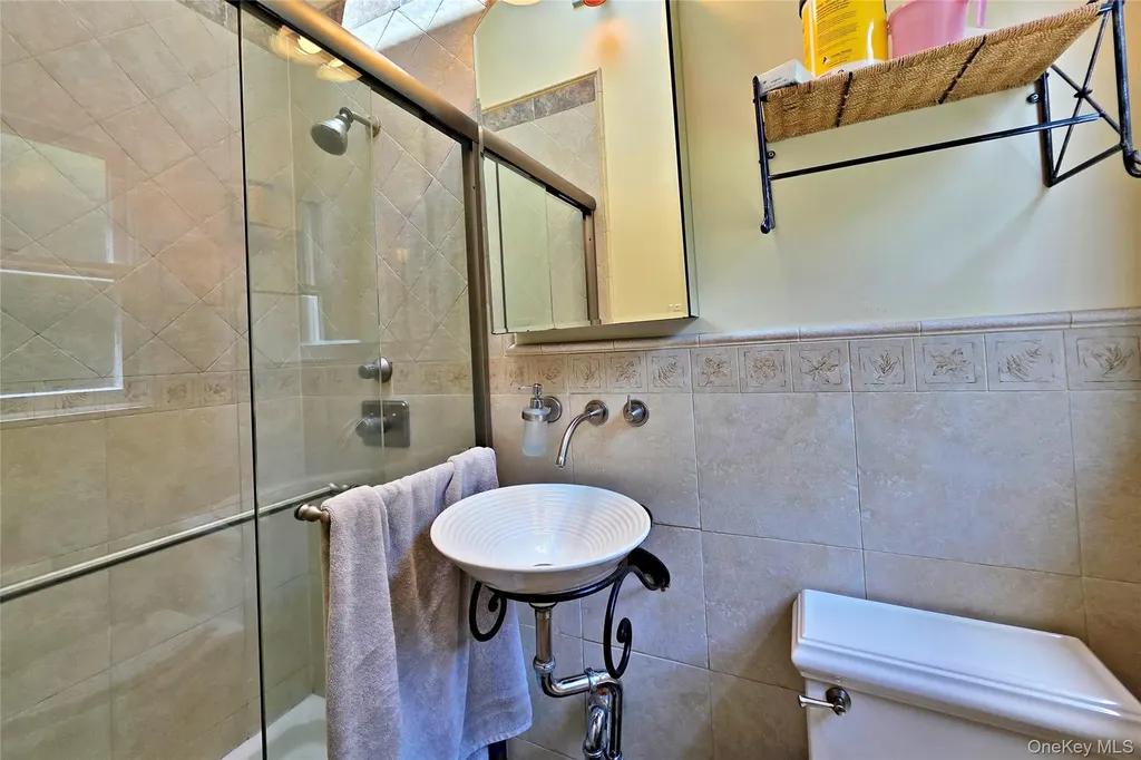 110 Briarwood Lane Plainview NY 11803