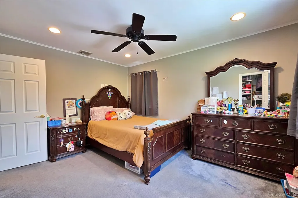 110 Briarwood Lane Plainview NY 11803
