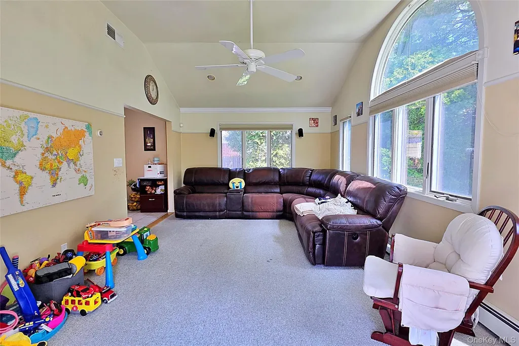 110 Briarwood Lane Plainview NY 11803