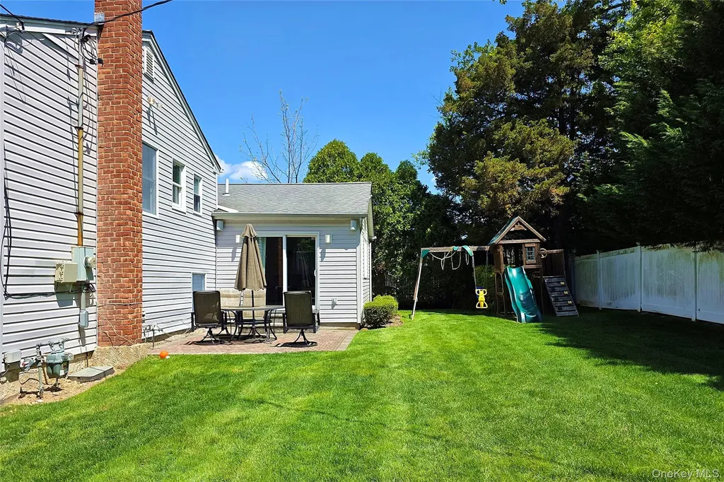 110 Briarwood Lane Plainview NY 11803