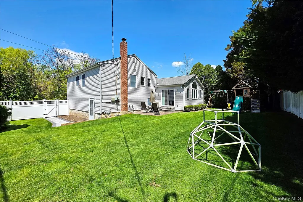 110 Briarwood Lane Plainview NY 11803