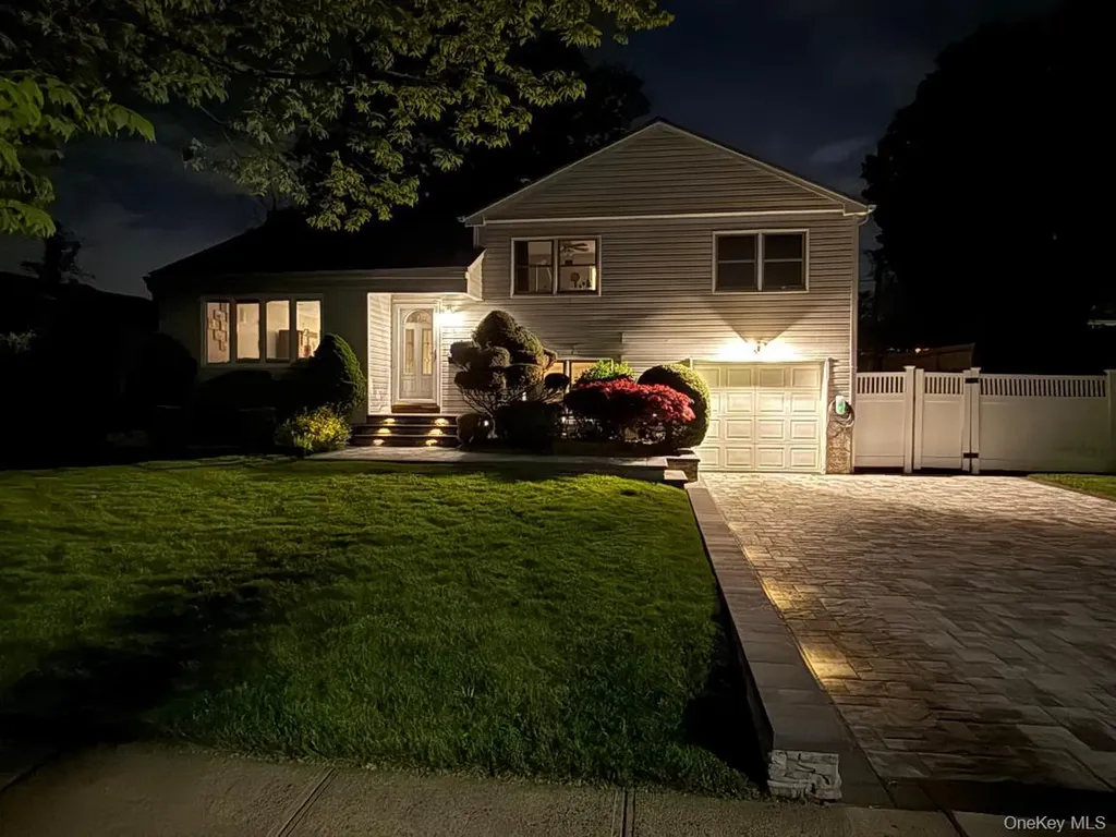 110 Briarwood Lane Plainview NY 11803