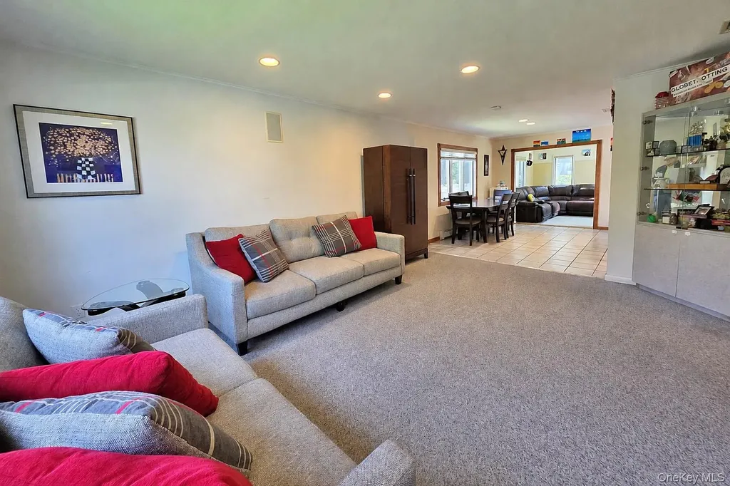 110 Briarwood Lane Plainview NY 11803