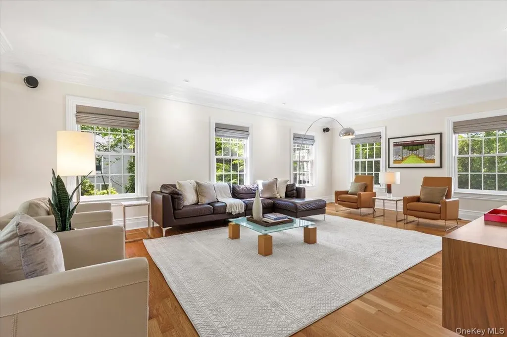 3 Split Tree Road Scarsdale NY 10583
