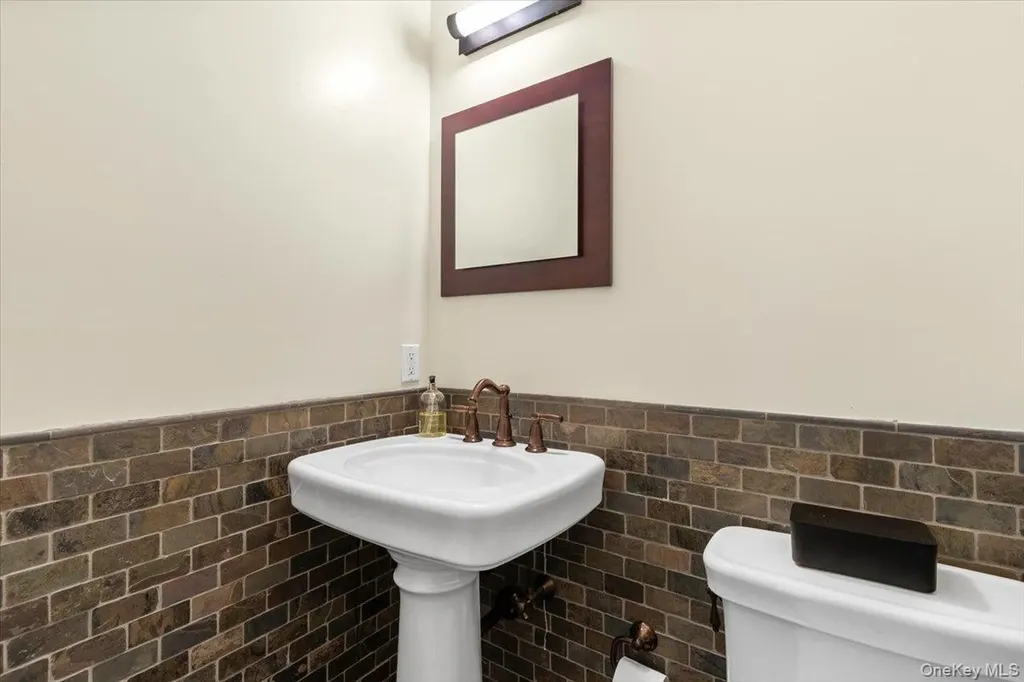 3 Split Tree Road Scarsdale NY 10583