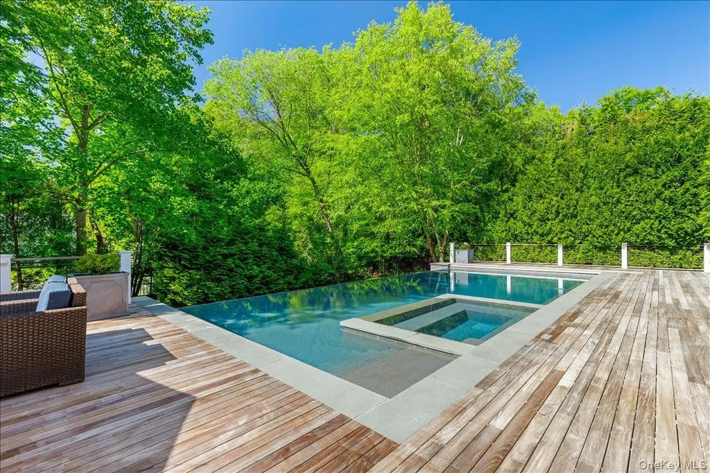 3 Split Tree Road Scarsdale NY 10583