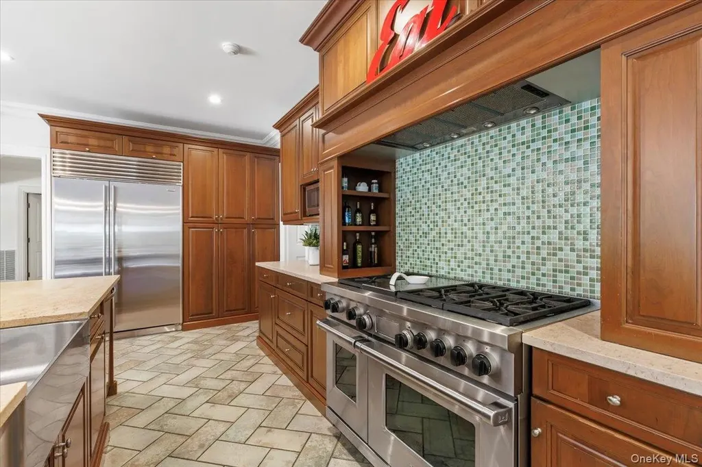 3 Split Tree Road Scarsdale NY 10583