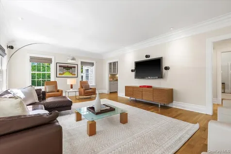 3 Split Tree Road Scarsdale NY 10583