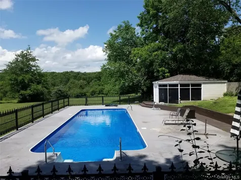 110 Round Hill Road Washingtonville NY 10992
