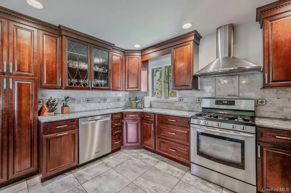 40 Boxwood Drive Kings Park NY 11754