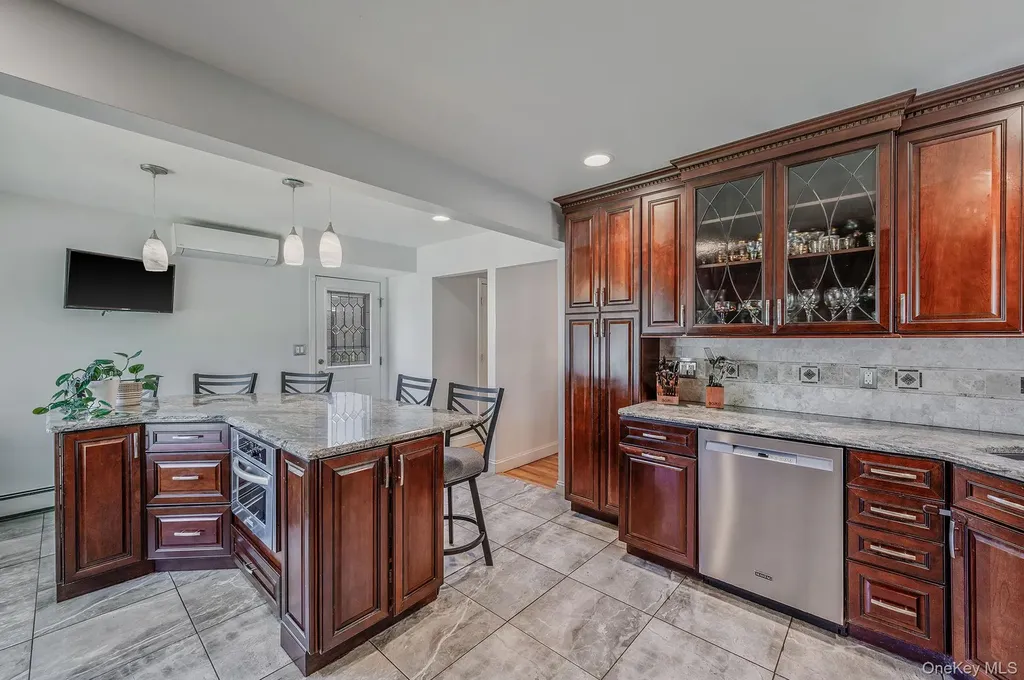 40 Boxwood Drive Kings Park NY 11754