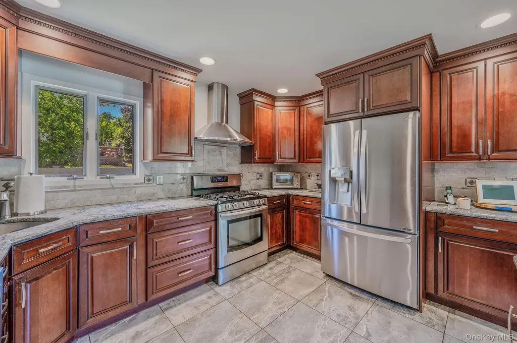 40 Boxwood Drive Kings Park NY 11754