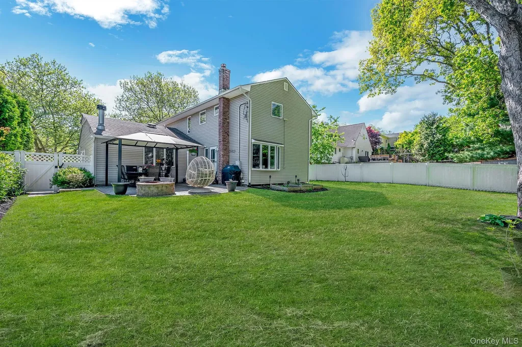 40 Boxwood Drive Kings Park NY 11754