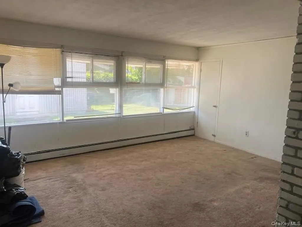 68 Universe Drive Levittown NY 11756
