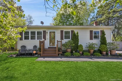 126 New Jersey Avenue Bellport NY 11713