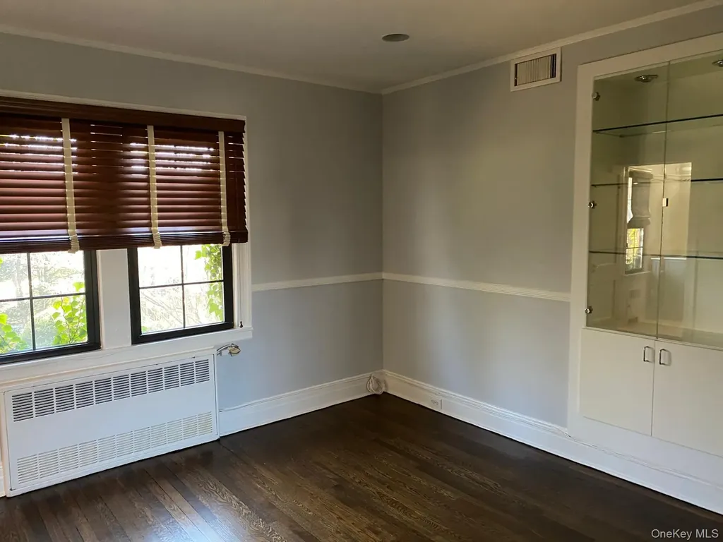 940 Smith Lane Hewlett Neck NY 11598