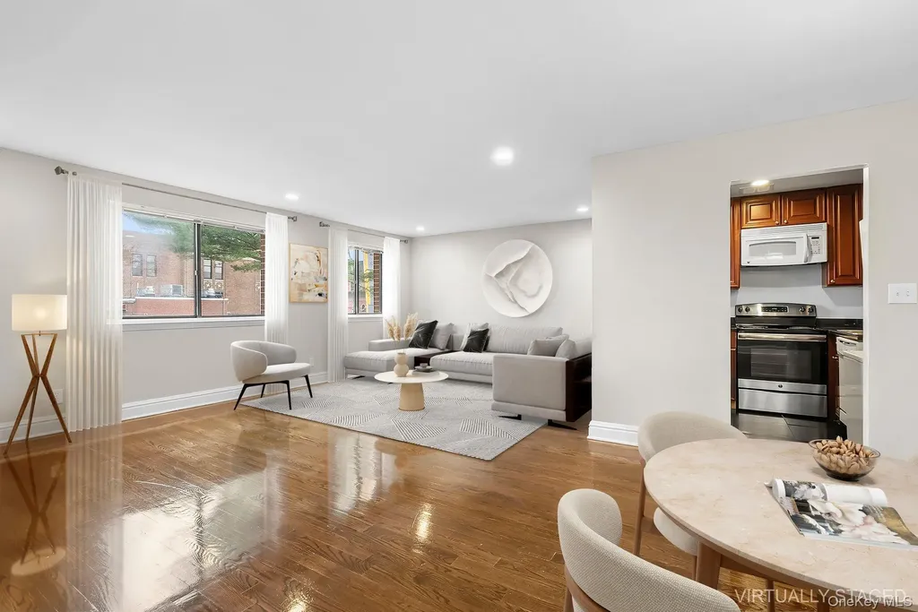 757 Chestnut Street Cedarhurst NY 11516