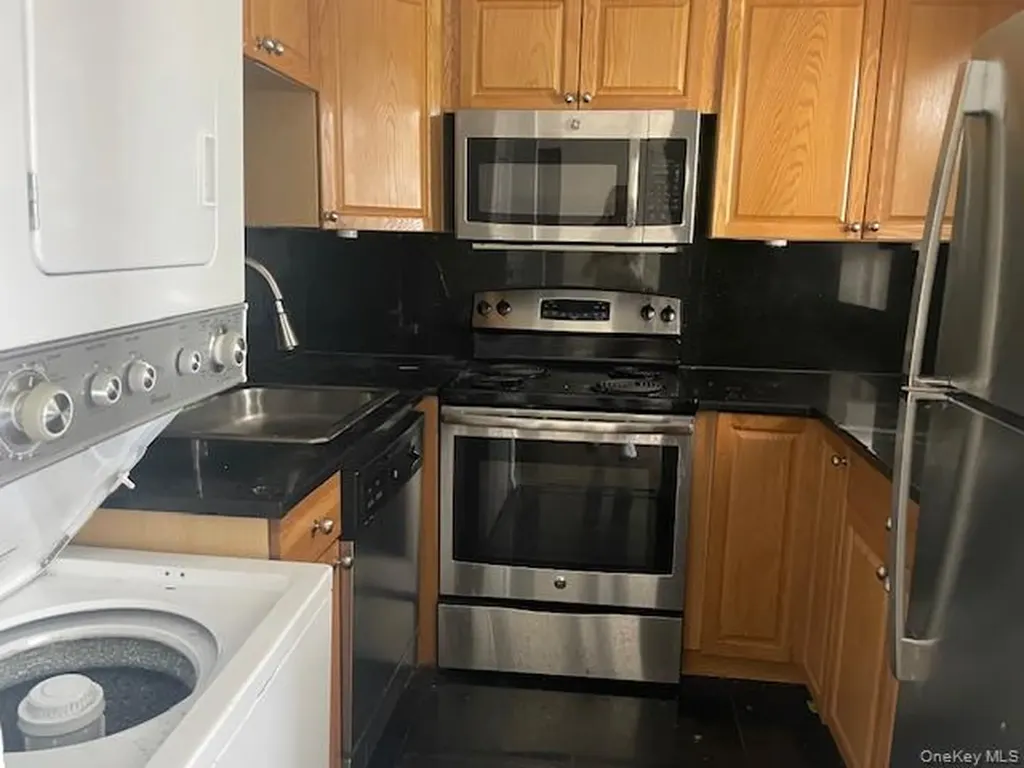 757 Chestnut Street Cedarhurst NY 11516