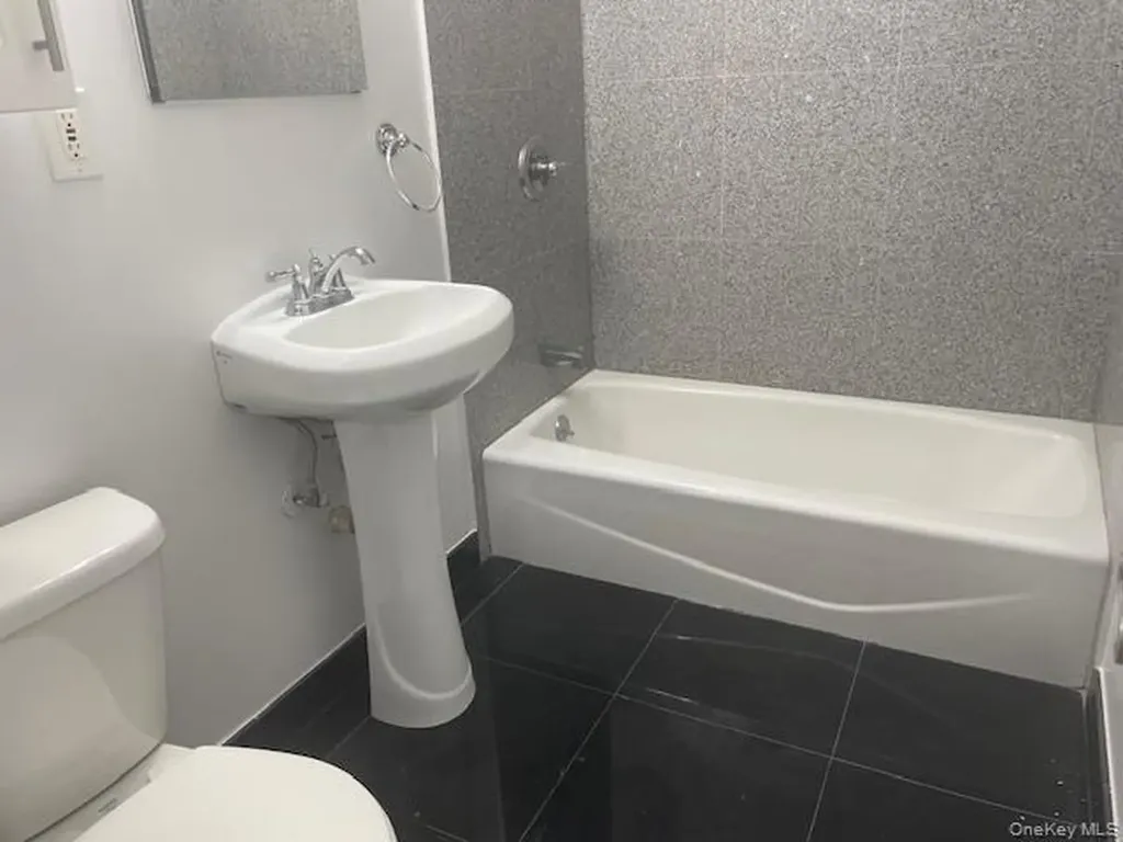757 Chestnut Street Cedarhurst NY 11516