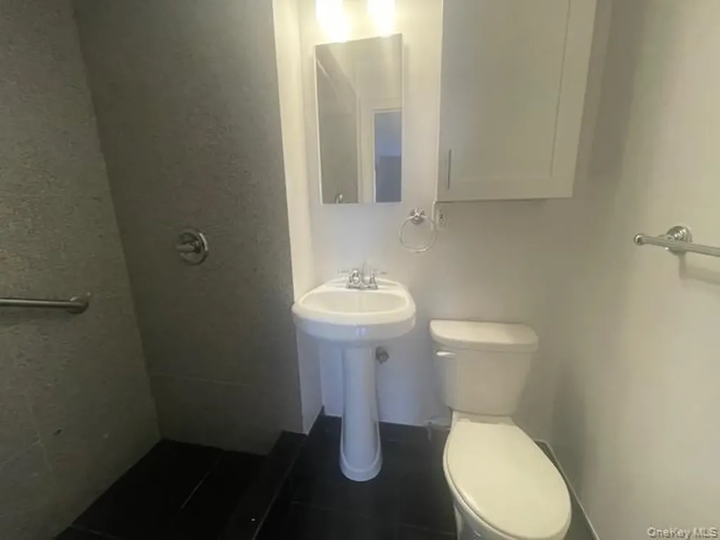 757 Chestnut Street Cedarhurst NY 11516