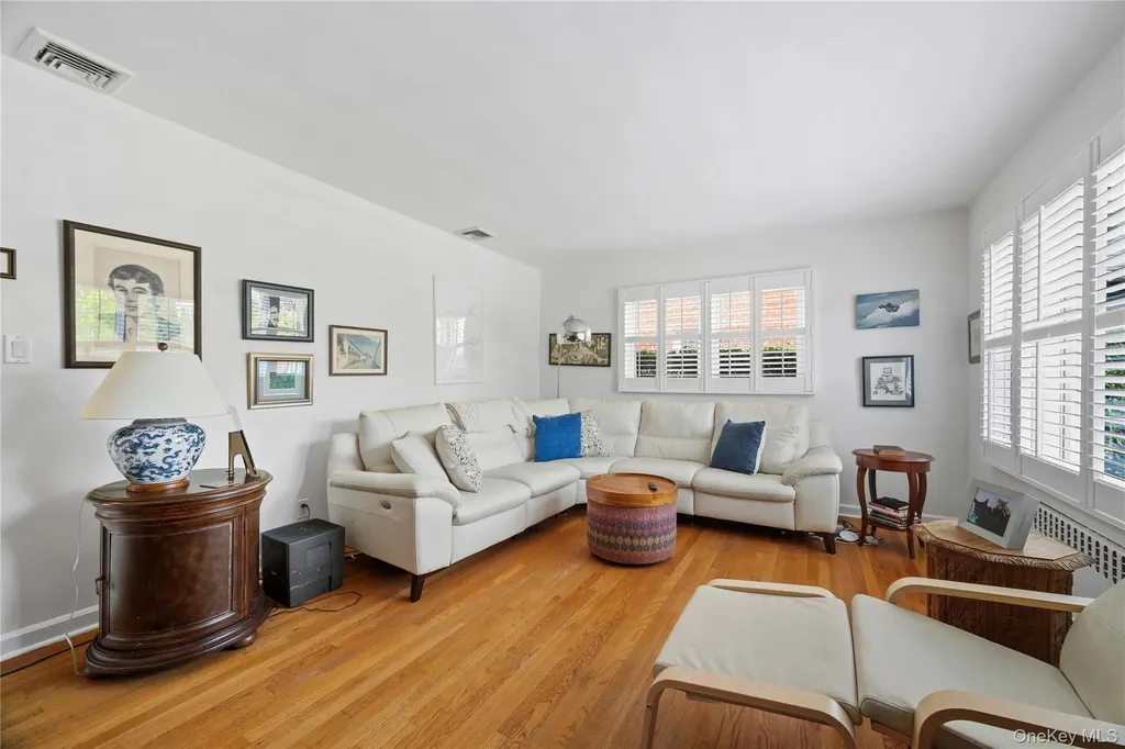18 Devon Place Staten Island NY 10301