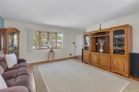 472 Bohemia Parkway Sayville NY 11782
