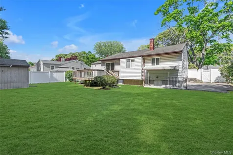 472 Bohemia Parkway Sayville NY 11782