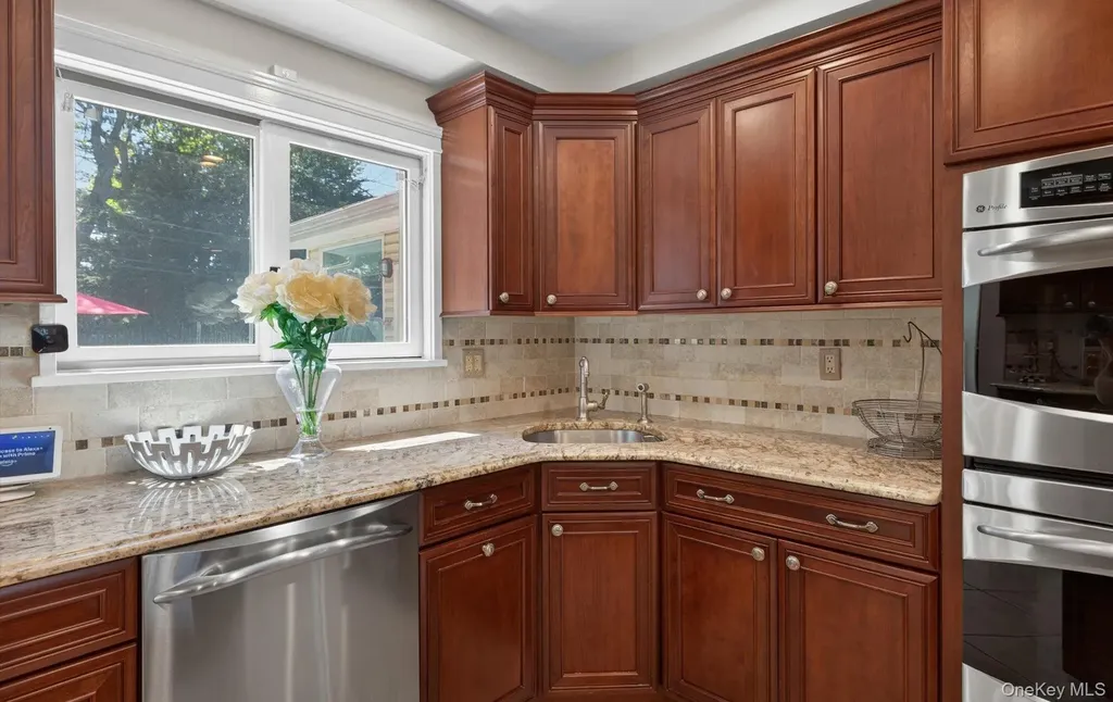 10 Wentworth Drive Dix Hills NY 11746