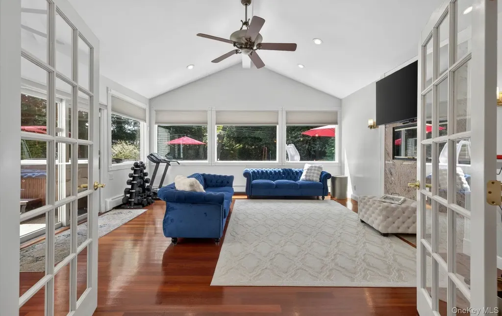 10 Wentworth Drive Dix Hills NY 11746