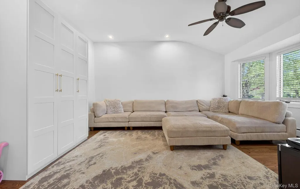 10 Wentworth Drive Dix Hills NY 11746