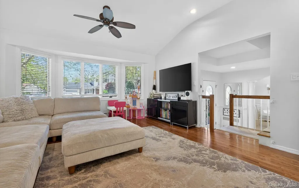 10 Wentworth Drive Dix Hills NY 11746