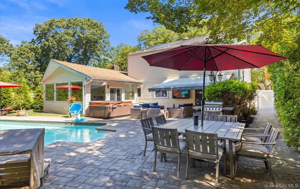 10 Wentworth Drive Dix Hills NY 11746