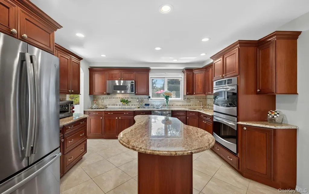 10 Wentworth Drive Dix Hills NY 11746