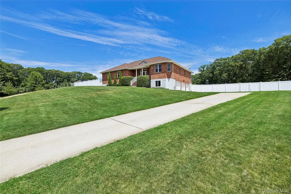 52 Mastro Road Calverton NY 11933
