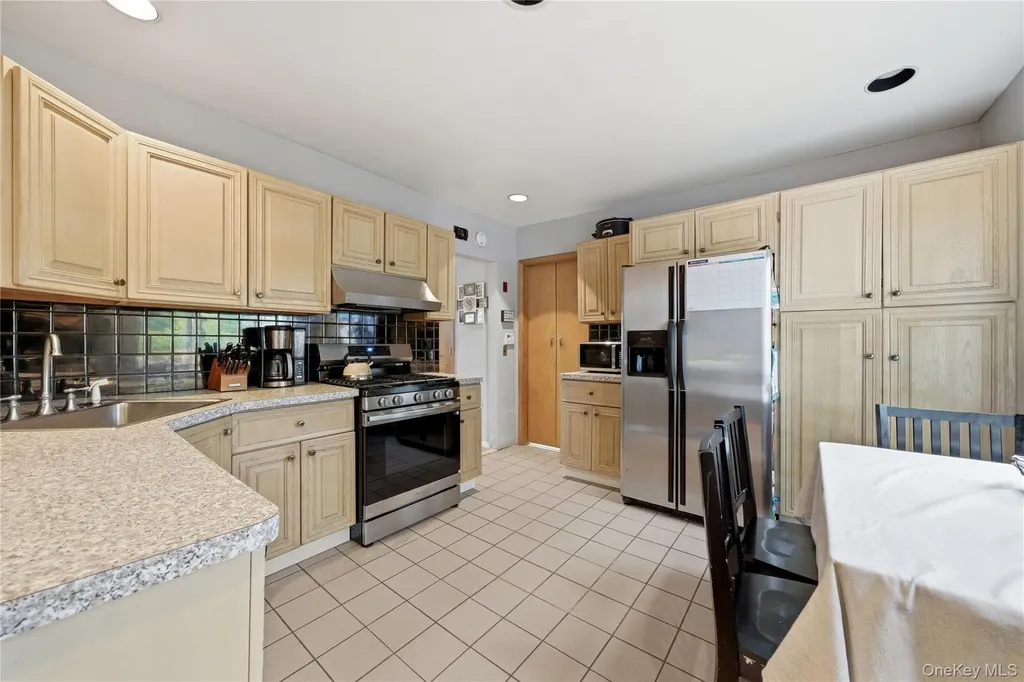 181 Branch Avenue Freeport NY 11520