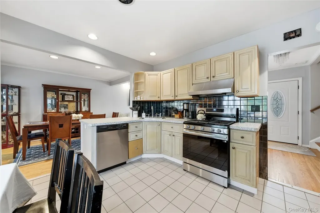 181 Branch Avenue Freeport NY 11520