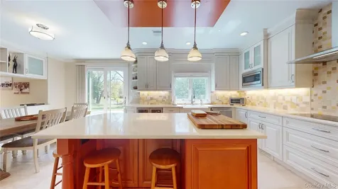 23 Overbrook Lane Upper Brookville NY 11545