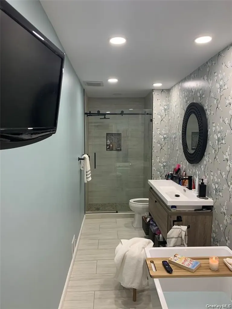 40 Cedar Lane N Glen Head NY 11545