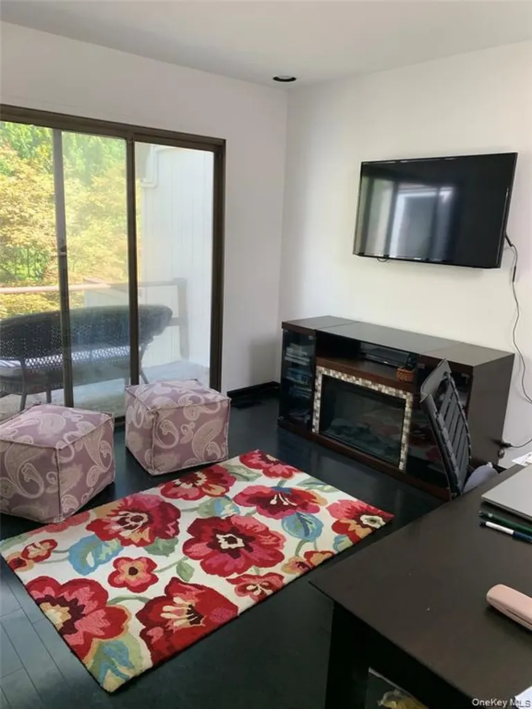 40 Cedar Lane N Glen Head NY 11545