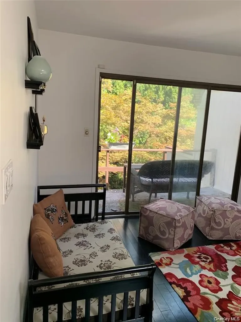 40 Cedar Lane N Glen Head NY 11545