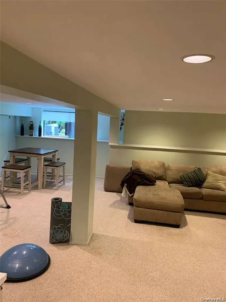 40 Cedar Lane N Glen Head NY 11545