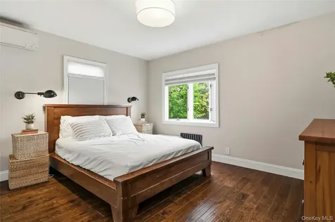 152 Collins Avenue Williston Park NY 11596