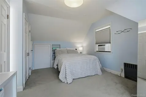 152 Collins Avenue Williston Park NY 11596