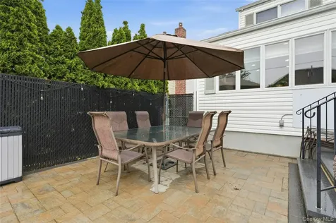 152 Collins Avenue Williston Park NY 11596