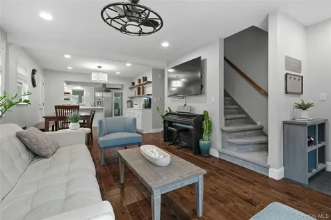 152 Collins Avenue Williston Park NY 11596