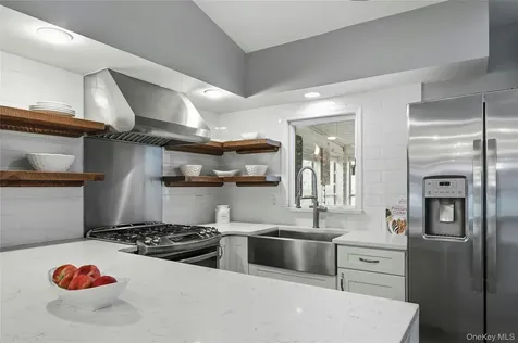 152 Collins Avenue Williston Park NY 11596