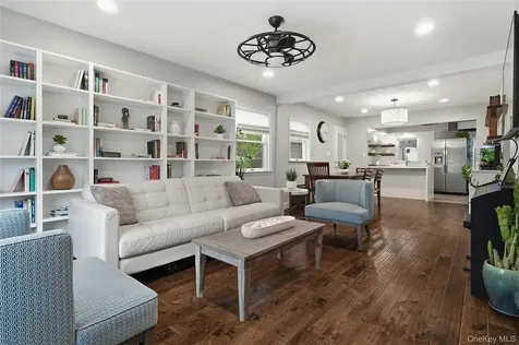 152 Collins Avenue Williston Park NY 11596