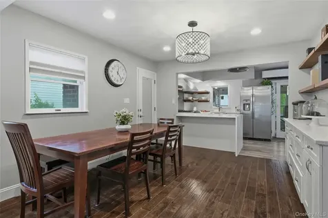 152 Collins Avenue Williston Park NY 11596