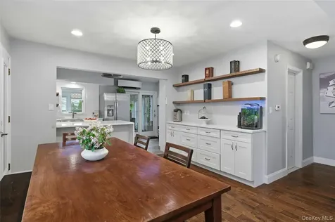 152 Collins Avenue Williston Park NY 11596